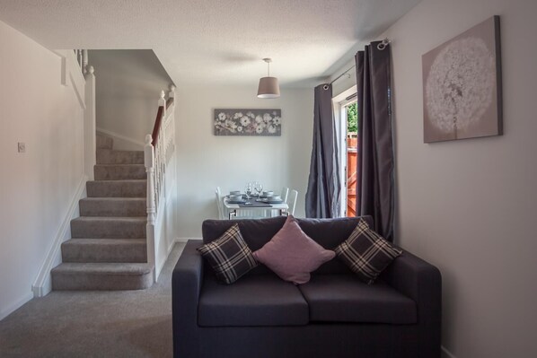 Flat-screen TV - Kestrel House (Hereford)