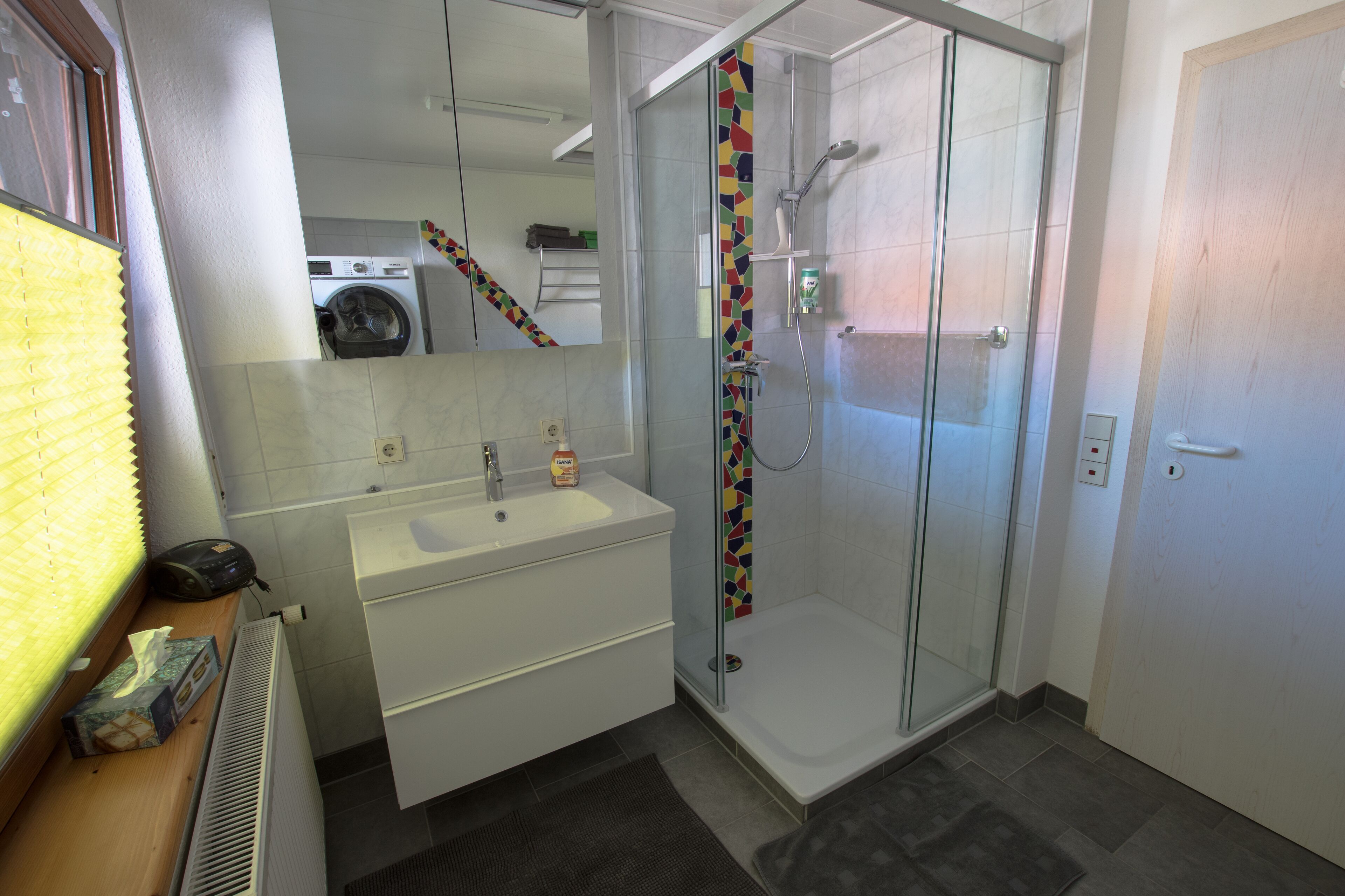 Dusche, Haartrockner, Bidet, Handtücher