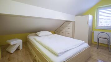 Exclusive Apartment | 4 bedrooms, soundproofing, iron/ironing board, free WiFi