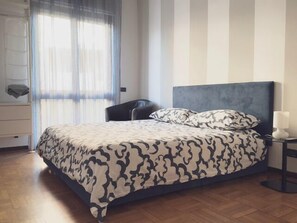 2 bedrooms, iron/ironing board, free WiFi, bed sheets - ApartmentsPadova Dolly (Padova)