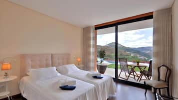 6 bedrooms, in-room safe, desk, soundproofing