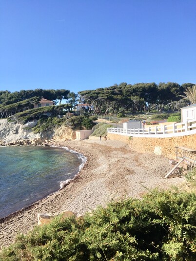 10 M from the sea in front of the beach of Beaucours.Very quiet