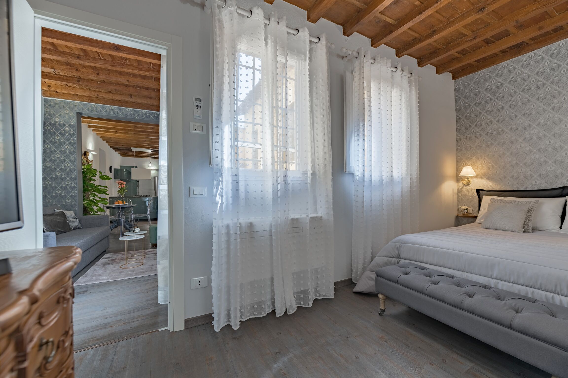 1 chambre, coffres-forts dans les chambres, fer et planche à repasser