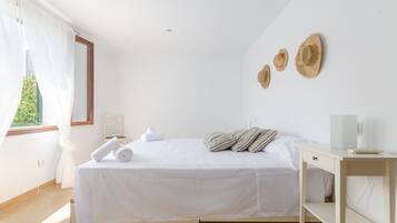 4 Schlafzimmer, BĂŒgeleisen/BĂŒgelbrett, kostenloses WLAN, BettwĂ€sche