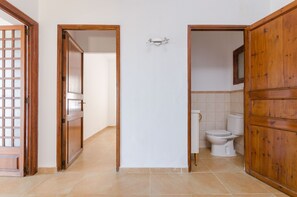 Bathtub, hair dryer, towels