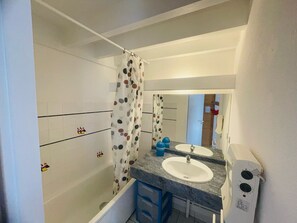 Bathtub