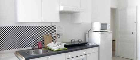 Køleskab, mikrobølgeovn, ovn, kogeplade