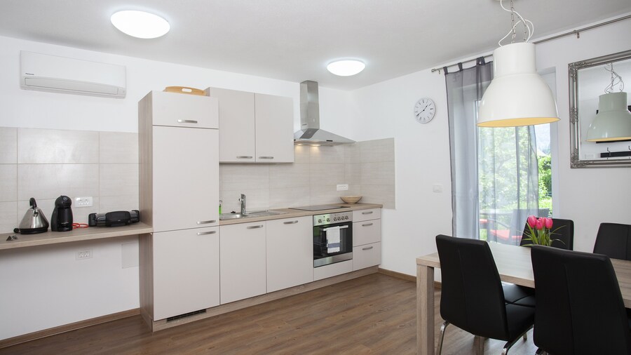 Razingar Apartments