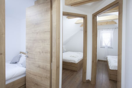 Individually decorated, individually furnished, soundproofing, free WiFi. Razingar Apartments