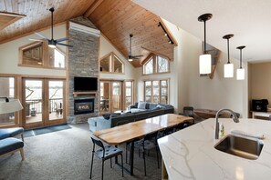 Télévision, cheminée