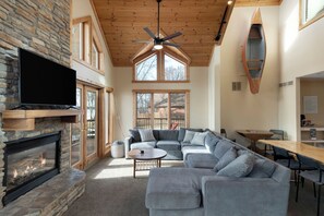 TV, fireplace - 150+ ft Of Lakeshore / Private Beach / 4 Acres (Pokegama Township)