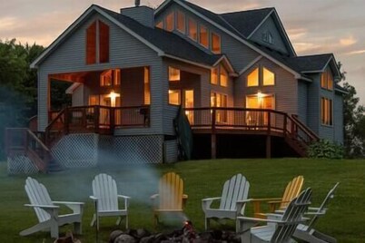 150+ ft Of Lakeshore / Private Beach / 4 Acres