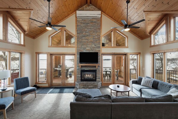 Télévision, cheminée