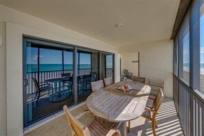 Maison, 2 chambres | Balcon