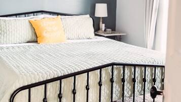 2 bedrooms, iron/ironing board, free WiFi, bed sheets