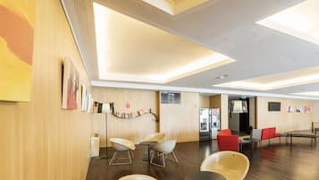 Área de estar no saguão