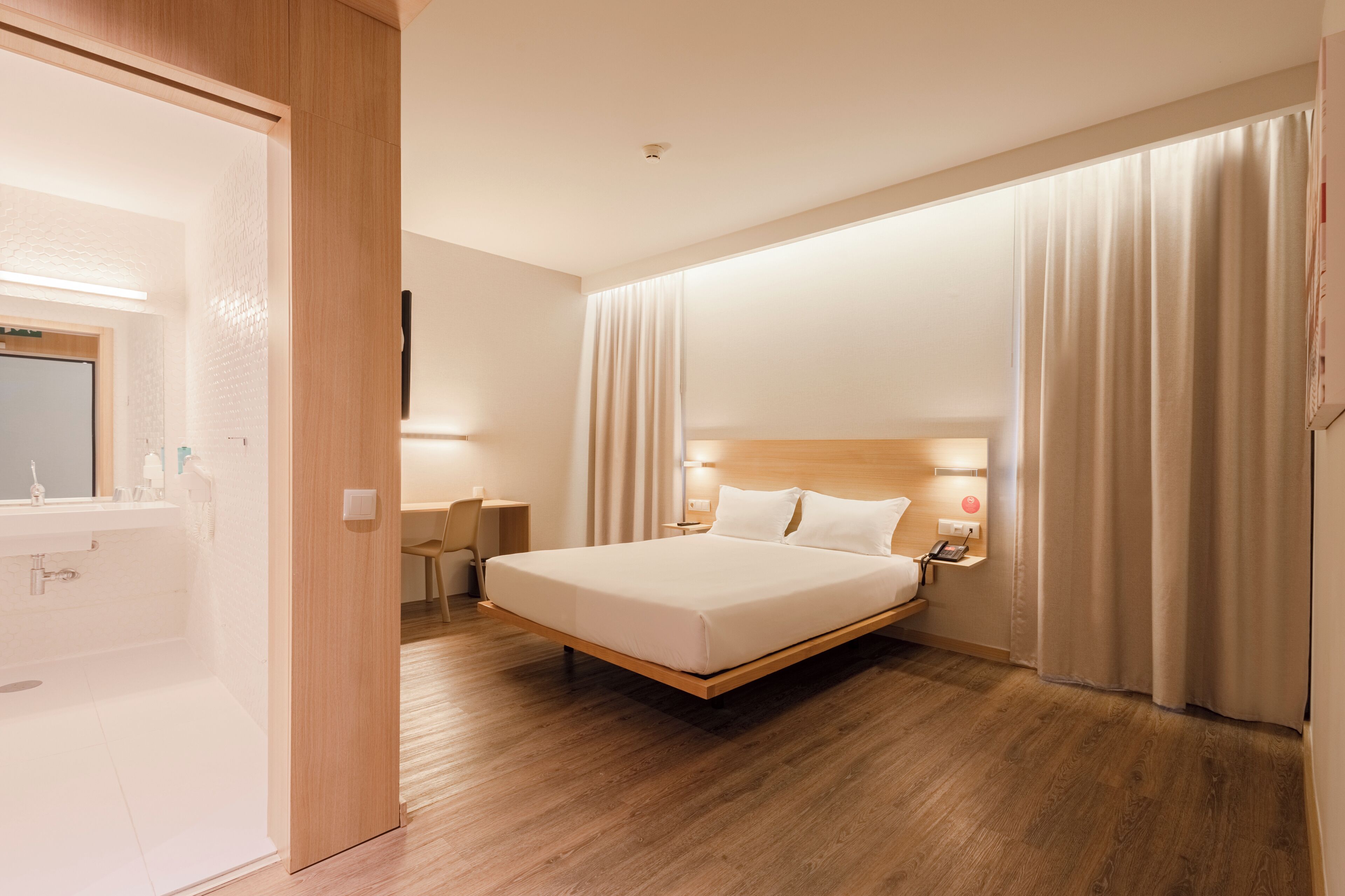 double room, 1 queen bed, accessible | 1 bedroom, in-room safe, desk, blackout curtains