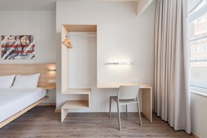 Superior Double Room, 2 Double Beds | In-room safe, desk, blackout drapes, soundproofing - Moov Hotel Porto Centro (Porto)