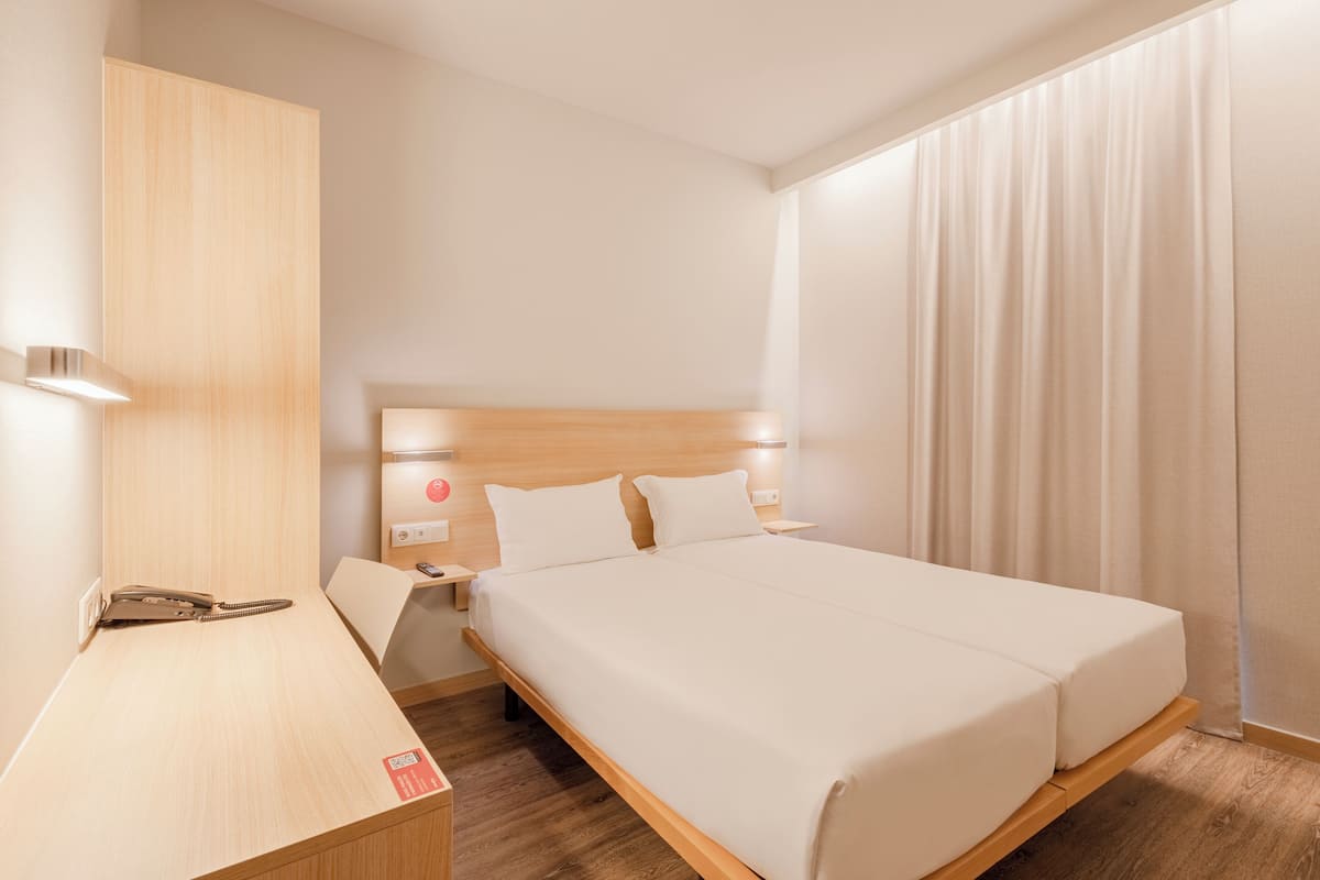 Standard Twin Room, 2 Twin Beds | In-room safe, desk, blackout drapes, soundproofing