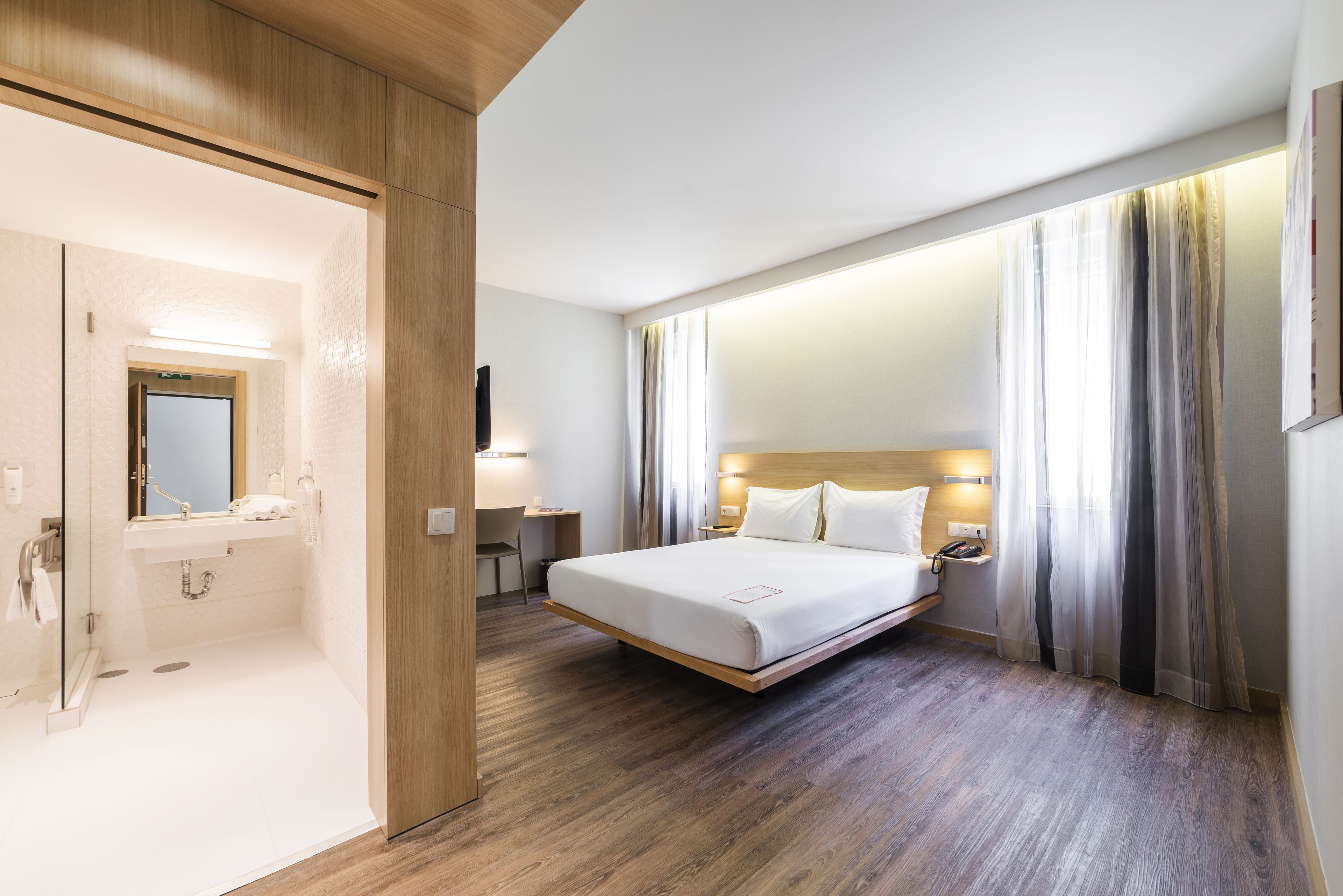 double room, 1 queen bed, accessible | 1 bedroom, in-room safe, desk, blackout curtains