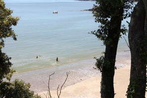 On the beach - House with heated indoor pool, sleeps 2 to 6, on seafront property (Saint-Nazaire)