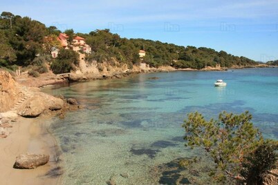 Charming T1 of 30 m² on the ground floor of villa