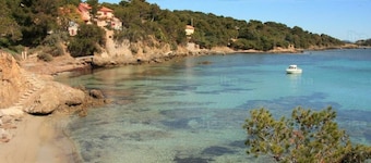 Charming T1 of 30 m² on the ground floor of villa