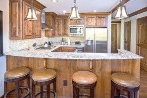 Condo, 2 Bedrooms | Private kitchen