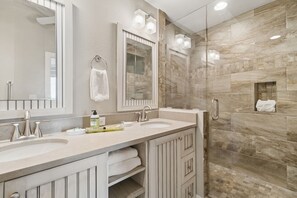 Combined shower/bathtub, jetted bath, hair dryer, towels - Ocean Place 6th Floor Elegant Comfort (Fernandina Beach)