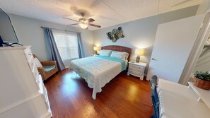 3 bedrooms, desk, iron/ironing board, free WiFi