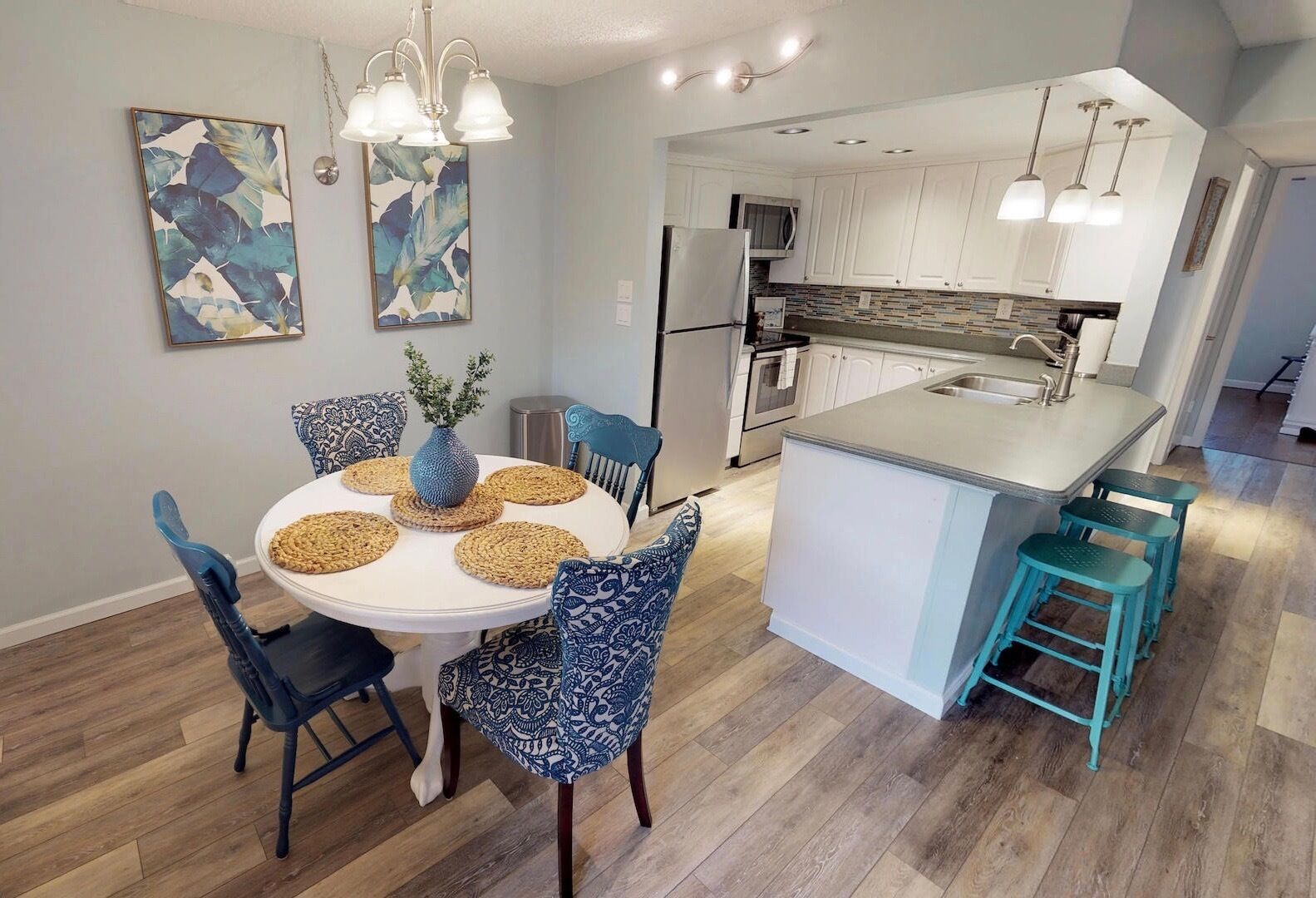 Beautifully Updated 2 Bed / 1 Bath on Intercoastal