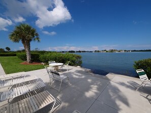 Outdoor dining - Beautifully Updated 2 Bed / 1 Bath on Intercoastal (Largo)