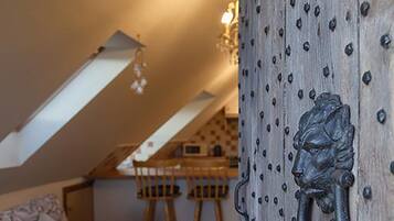 Apartment | In-room safe, iron/ironing board, free WiFi, bed sheets