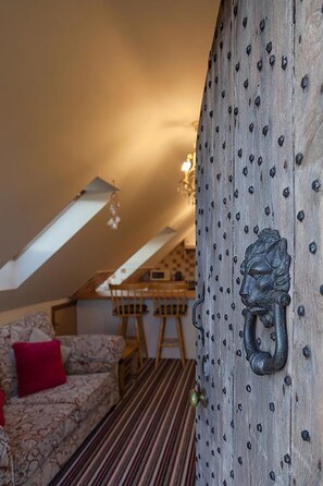 Departamento | Caja de seguridad en la habitación y tabla de planchar con plancha