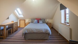 Apartment | In-room safe, iron/ironing board, WiFi (free), bed sheets - Lyde Cross Coach House (Hereford)