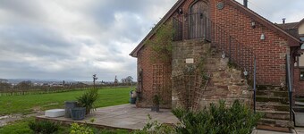 Lyde Cross Coach House