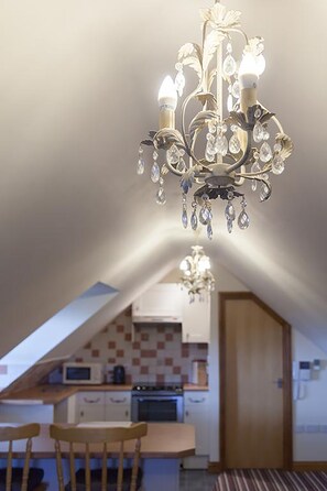 Departamento | Caja de seguridad en la habitación y tabla de planchar con plancha