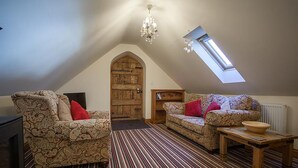 Apartment | Living area | Flat-screen TV - Lyde Cross Coach House (Hereford)