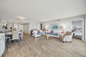 Condo, 3 Bedrooms | Living area