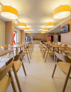 Daily buffet breakfast for a fee - Moov Hotel Porto Norte (Matosinhos)