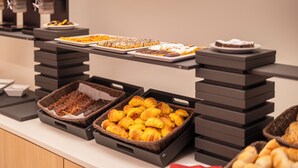 Frokostbuffé hver dag (mot et tillegg)