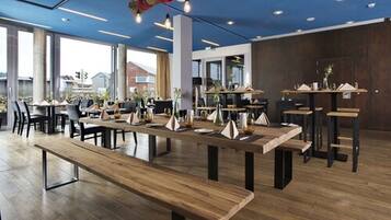 2 ravintolaa, joissa tarjoillaan lounas; paikallinen keittiö