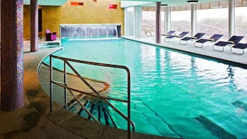 2 indoor pools, outdoor pool, open 7:00 AM to 9:00 PM, pool loungers