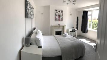 Premium bedding, desk, iron/ironing board, free WiFi