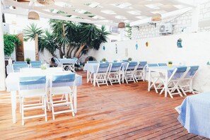 Breakfast, lunch, dinner served; Turkish cuisine  - Floopies Butik Otel (Cesme)