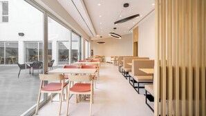 Lobby sitting area - Moov Hotel Évora (Évora)