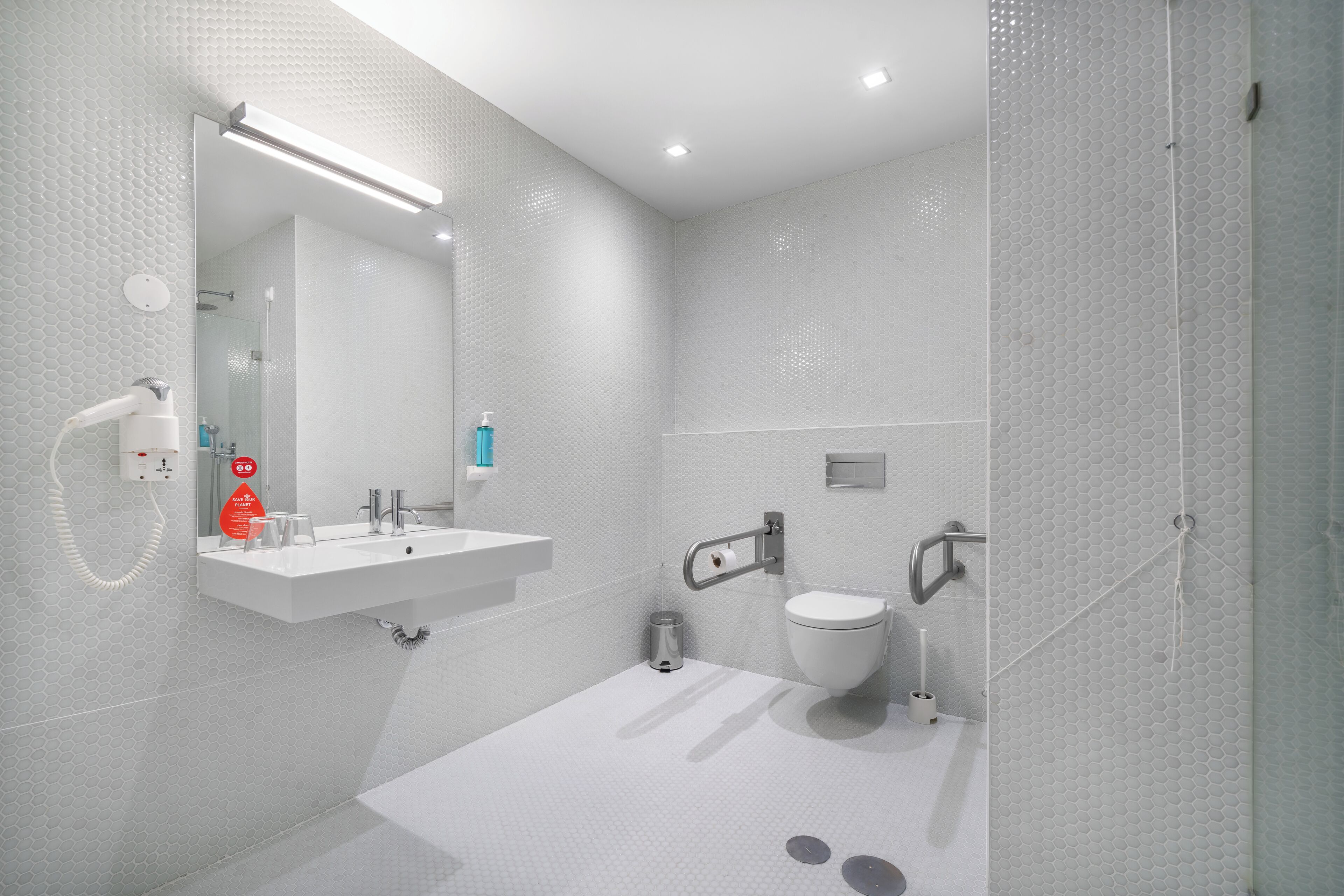 double room, 1 queen bed, accessible | bathroom | shower, hair dryer, towels, soap