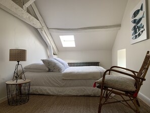 4 chambres, fer et planche à repasser, Wi-Fi, draps fournis