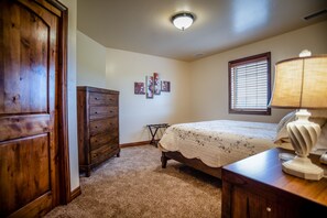 4 bedrooms, iron/ironing board, travel crib, free WiFi