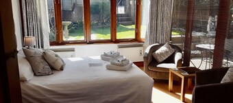 studio skjult herlig lys luftig ensuite B&B